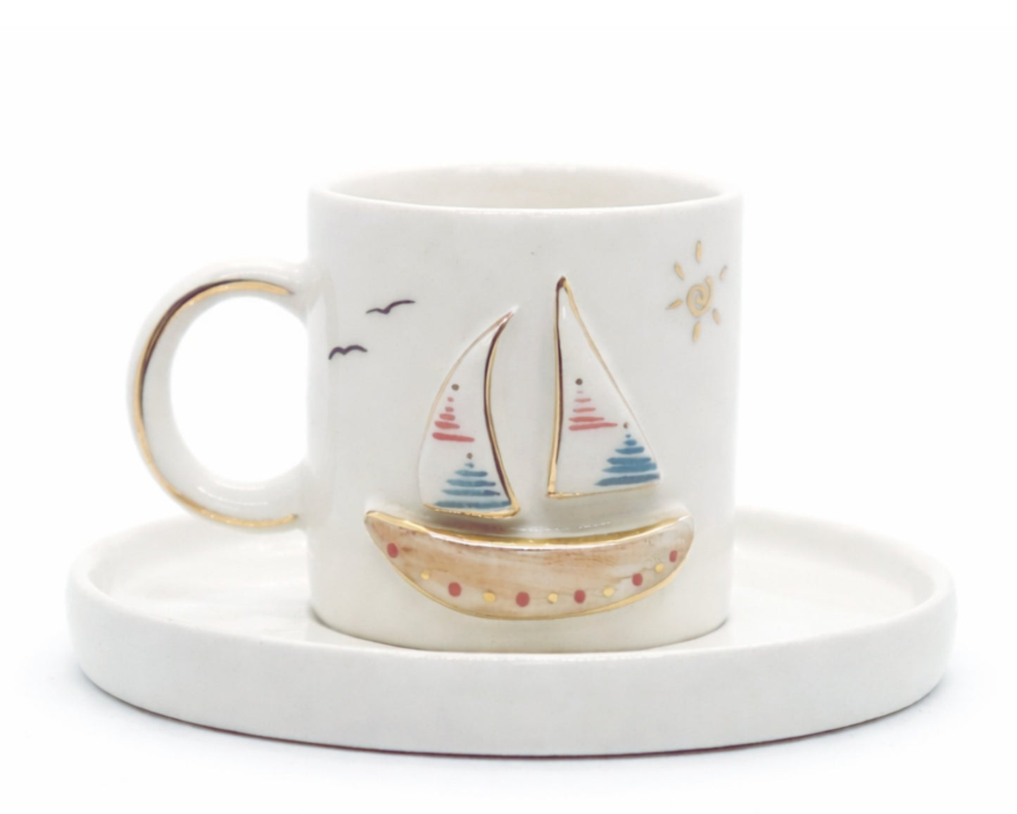 Hediyelik kabartmalı marine yelkenli desenli el yapımı seramik fincan, 24K altın dekorlu premium handmade marine temalı tasarım fincan ve tabağı.