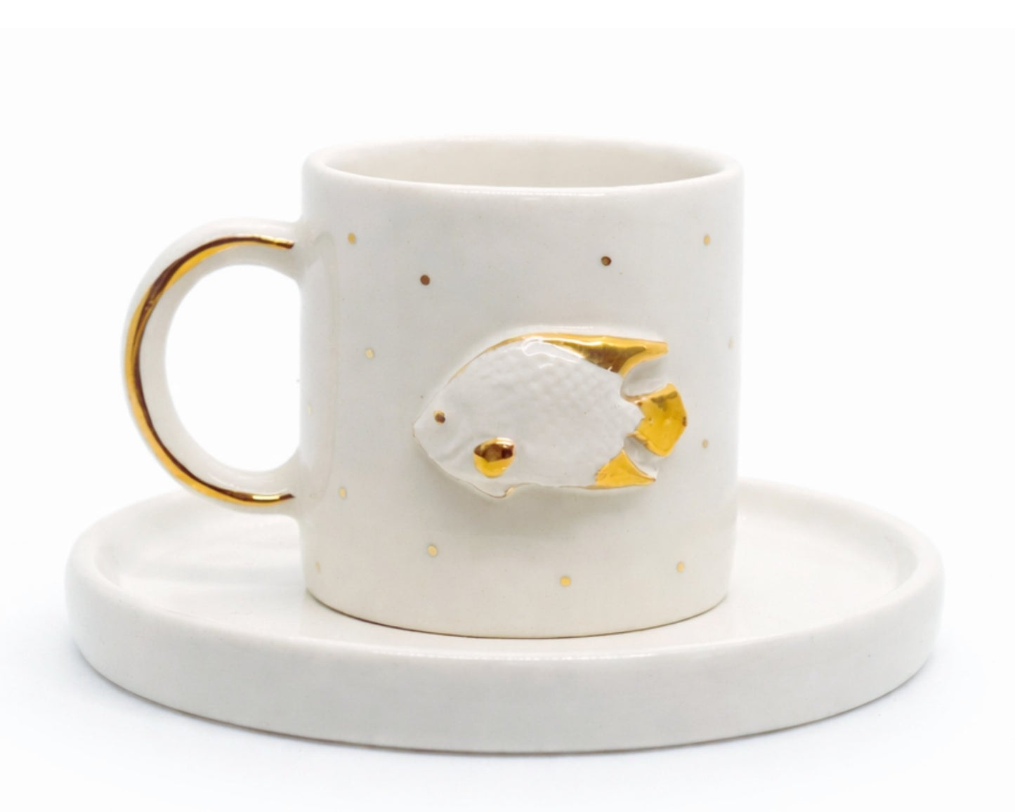 Hediyelik kabartmalı marine gold balık desenli el yapımı seramik fincan, 24K altın dekorlu premium handmade marine temalı tasarım fincan ve tabağı.