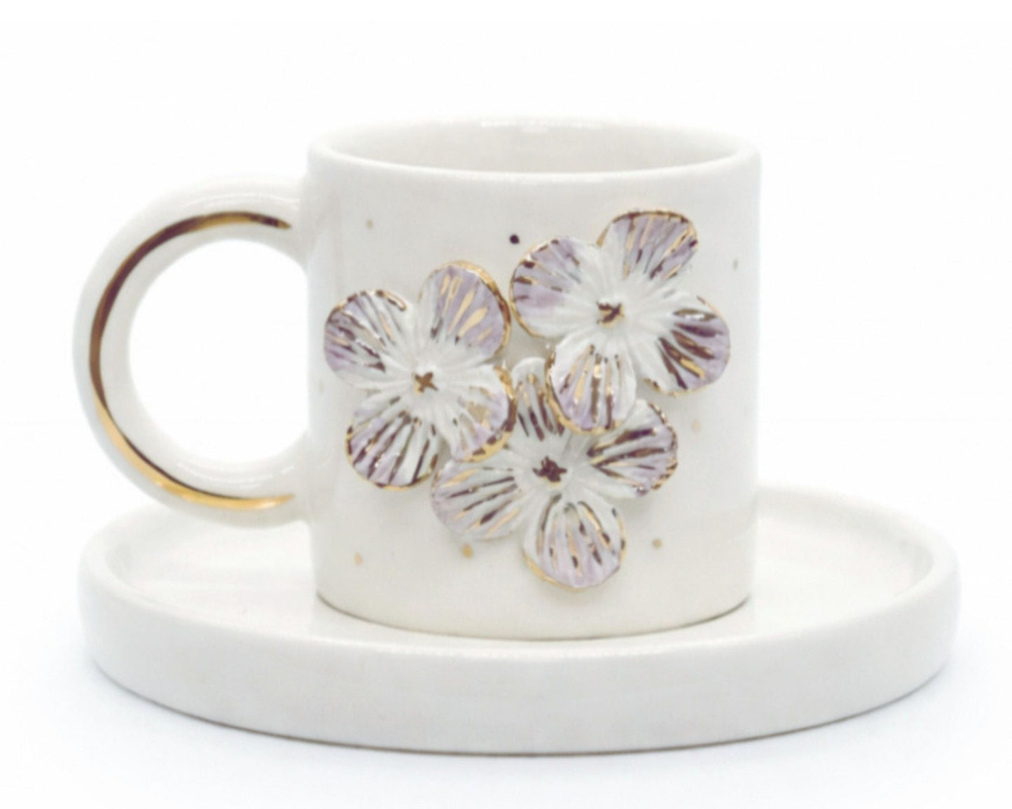 Hediyelik mor çiçekler el yapımı seramik fincan, 24K altın dekorlu premium handmade flower temalı tasarım fincan ve tabağı.