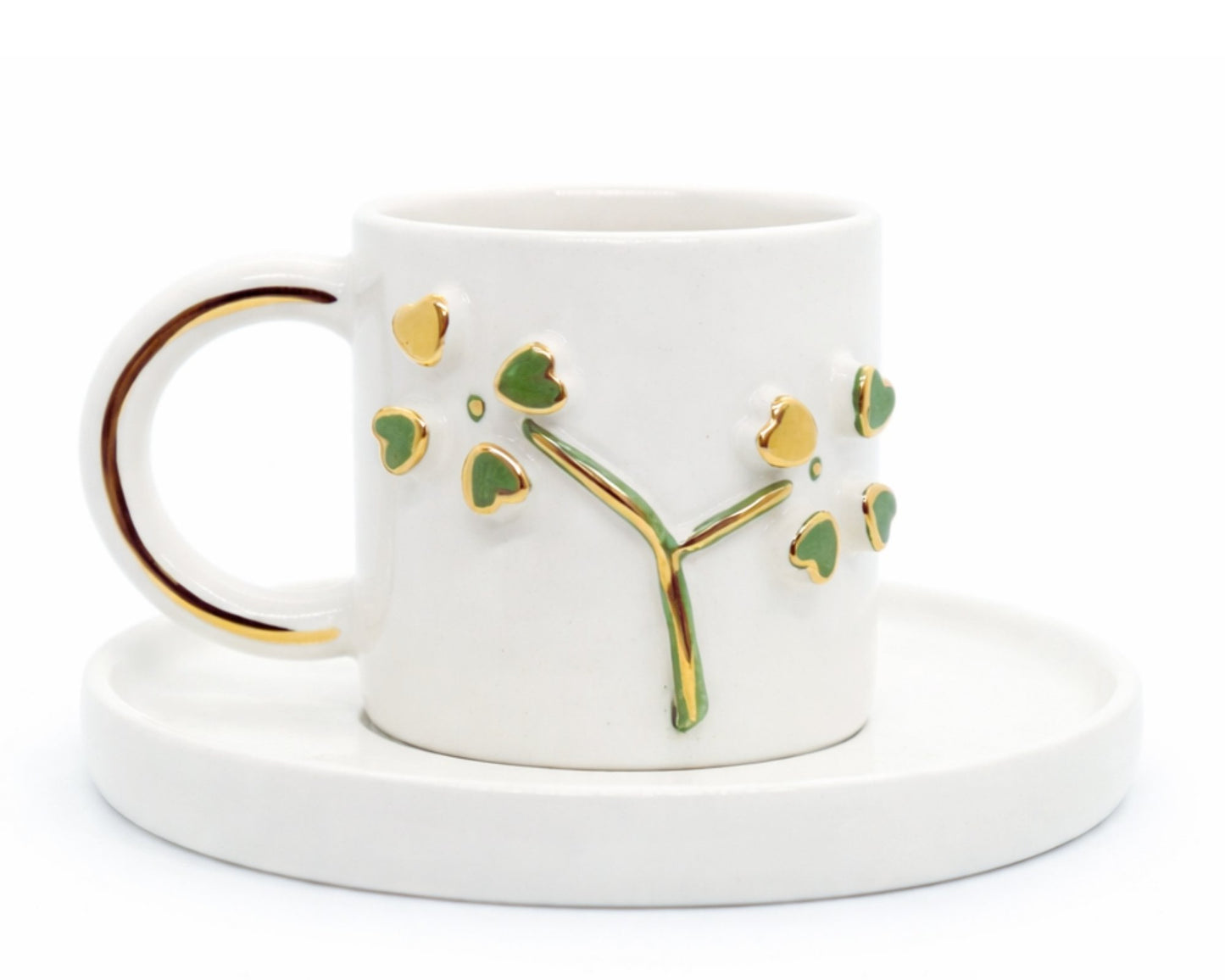 Hediyelik altın dört yapraklı yonca desenli el yapımı seramik fincan, 24K altın dekorlu premium handmade flowers temalı tasarım fincan ve tabağı.