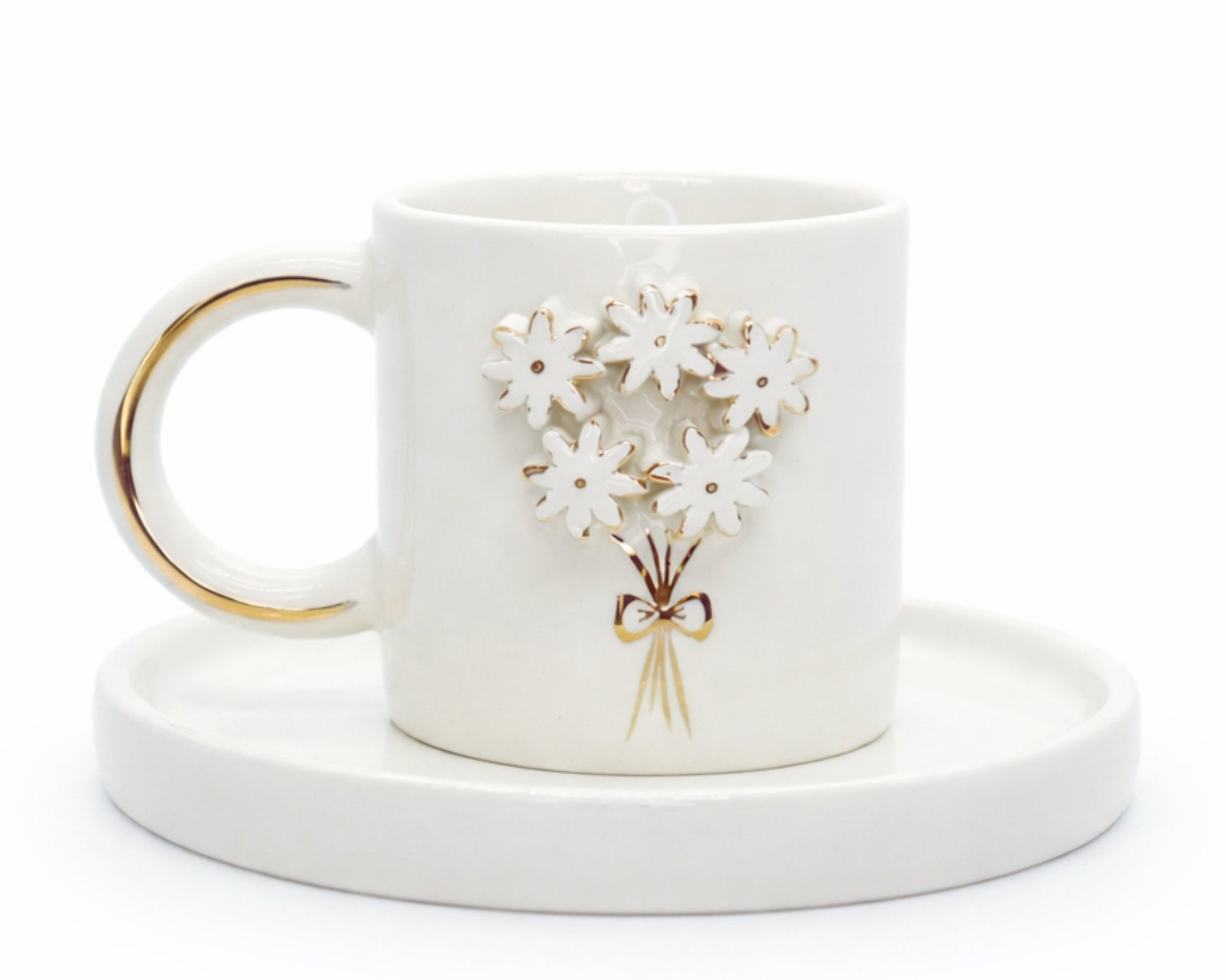 Hediyelikzarif demetli beyaz çiçekler el yapımı seramik fincan, 24K altın dekorlu premium handmade flower temalı tasarım fincan ve tabağı.