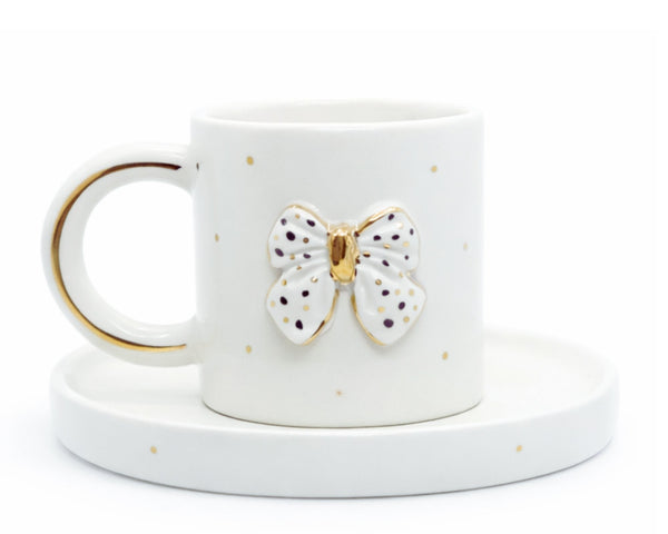 Hediyelik kabartmalı puantiyeli fiyonk desenli el yapımı seramik fincan, 24K altın dekorlu premium handmade love boutique temalı tasarım fincan ve tabağı.