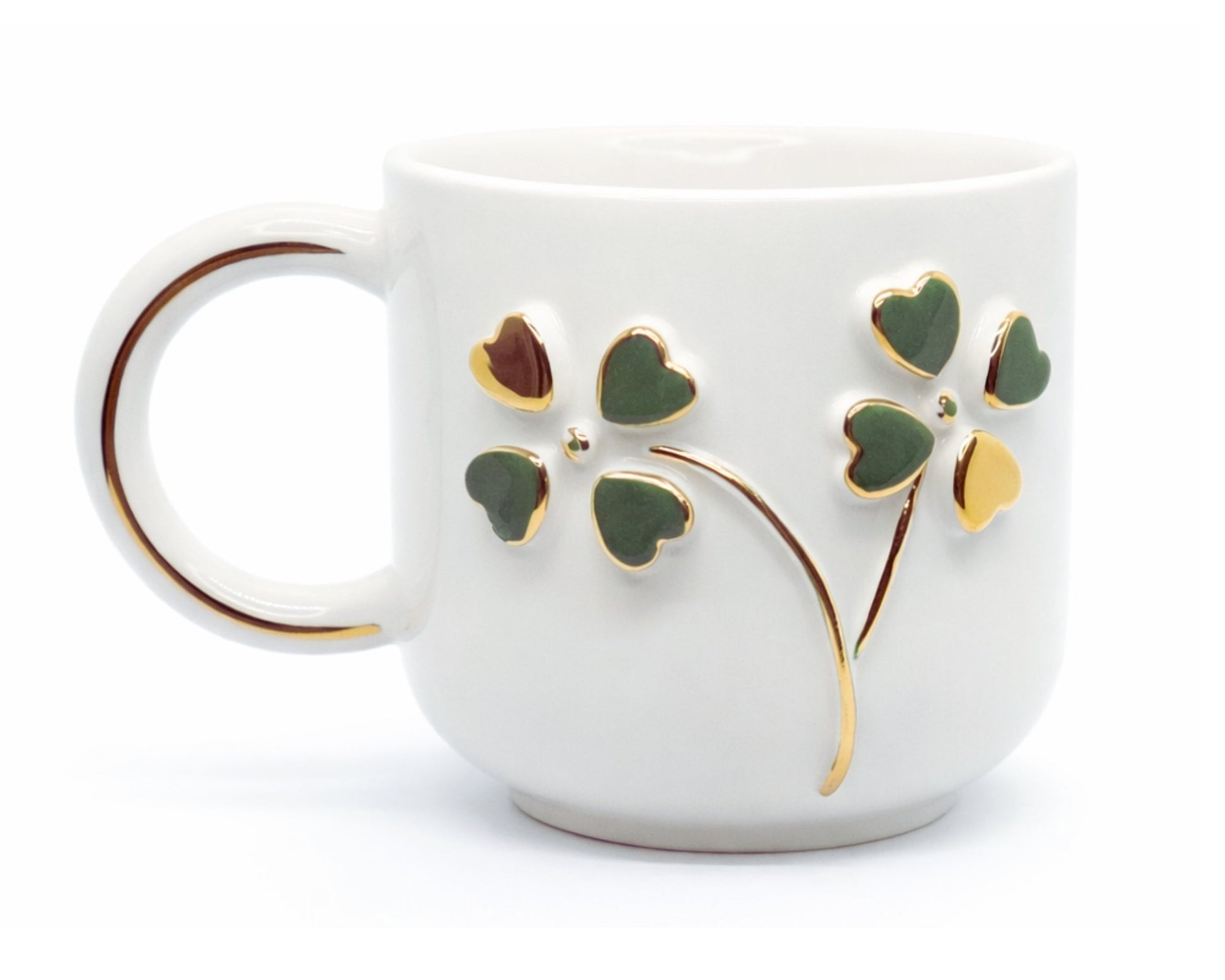 Hediyelik zarif beyaz çiçek desenli el yapımı seramik kupa, 24K altın dekorlu premium handmade flowers temalı tasarım mug.